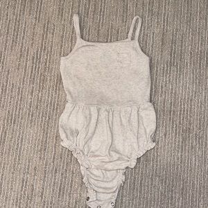 Baby gap 6-12 month neutral oatmeal onsie